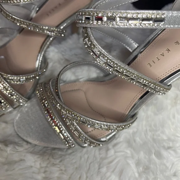 Kelly & Katie Women's Silver Rhinestone Sandals 9 1/2 NWOT - Picture 8 of 15